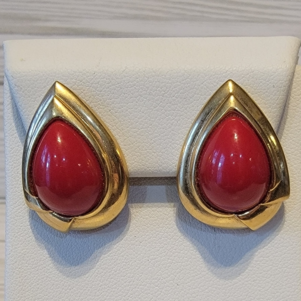 Vintage Red Cabochon Gold Tone Teardrop Statement Clip On Earrings